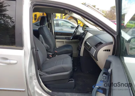 2010 Dodge Grand Caravan Sxt z USA, uszkodzony, nr VIN 2D4RN5D11AR107738